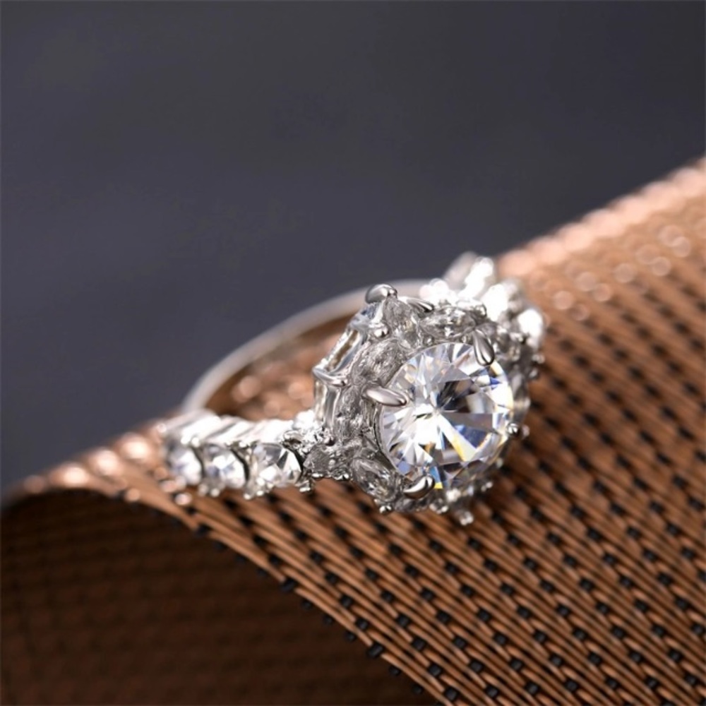 NEW!๐๐SPARKLING! CZ RING!๐๐7 ROUND! BRILLIANT! - Picture 3 of 8
